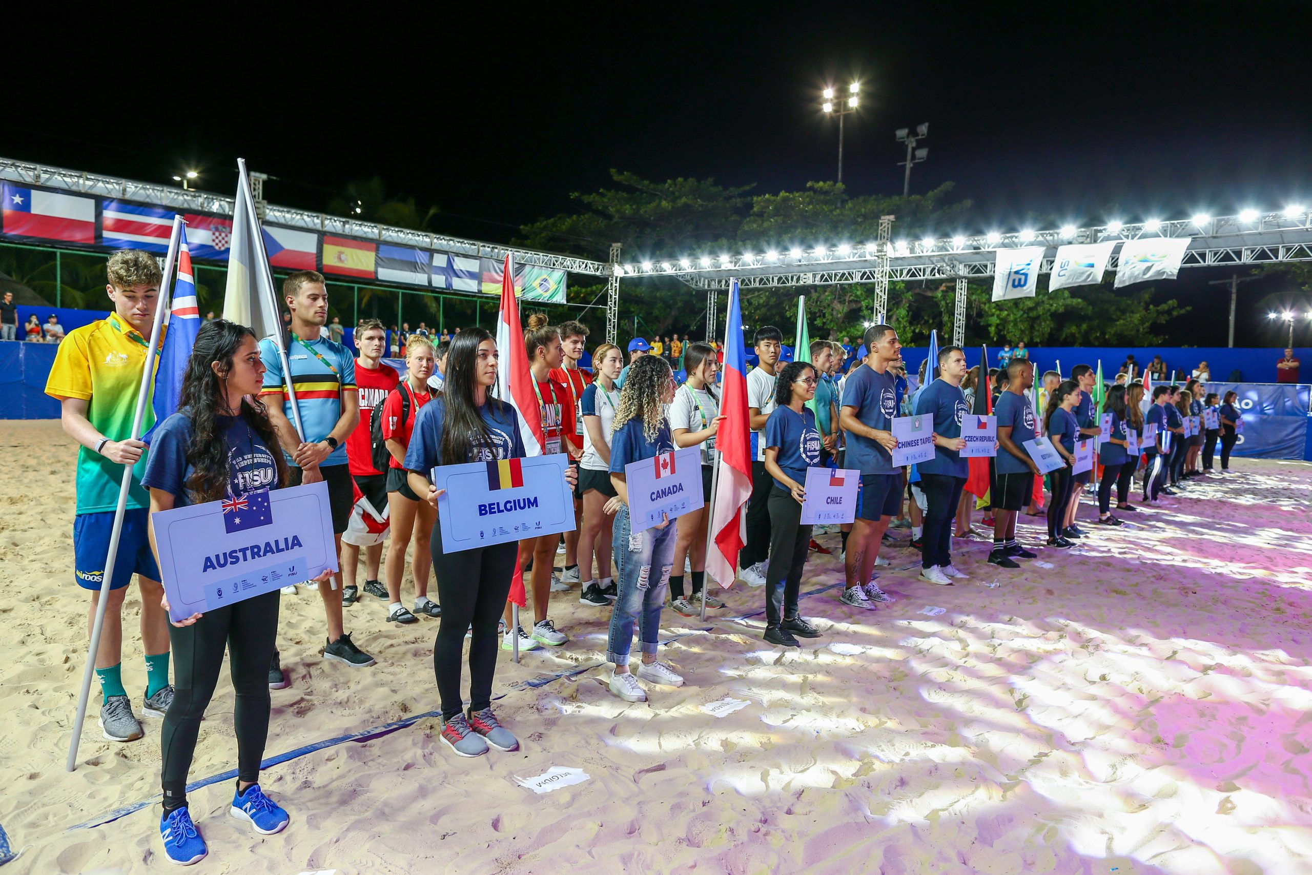 Abertura do Mundial Universitário de Triathlon reuniu 20 delegações e tornou-se um evento histórico nesta quinta-feira, em Maceió