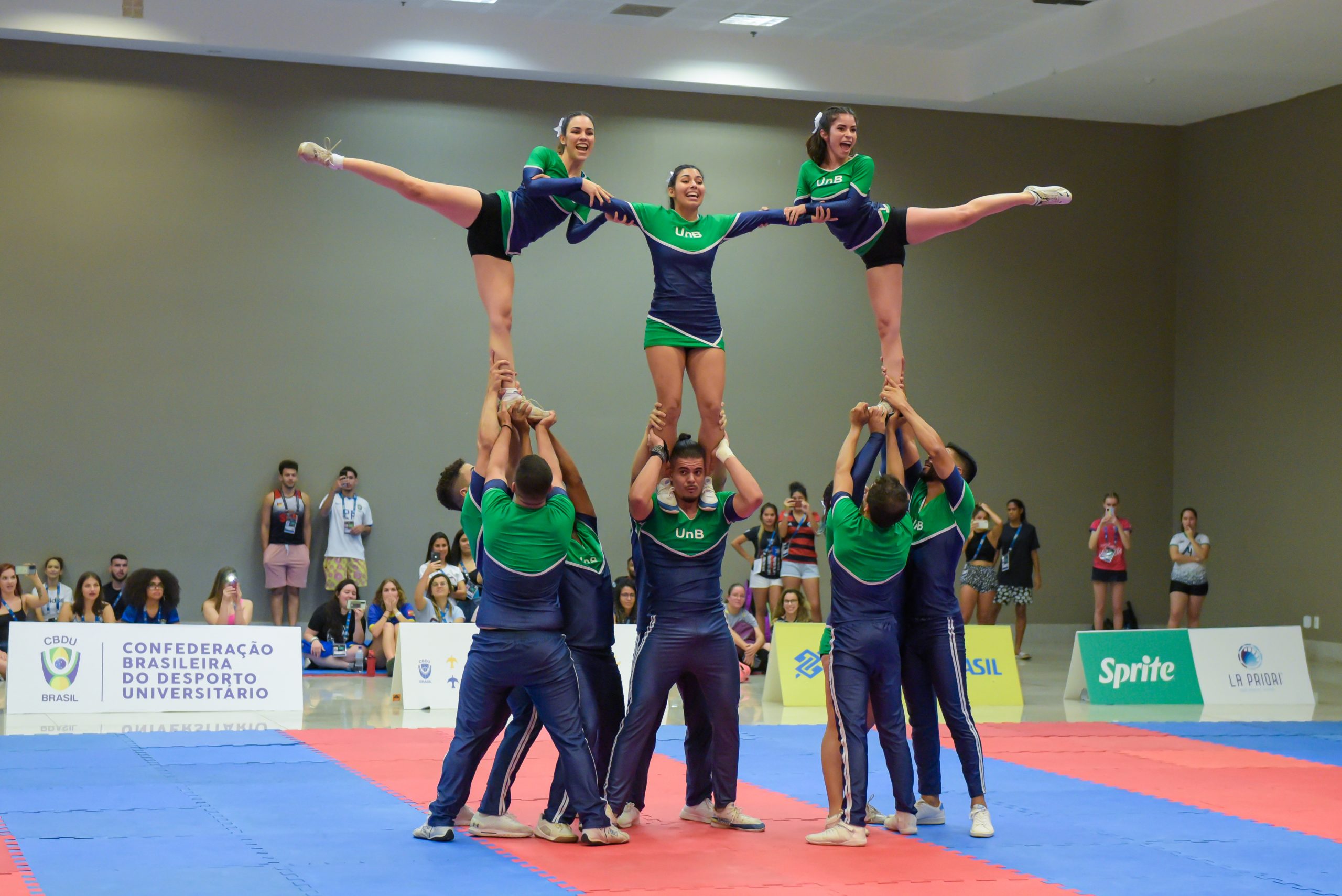 Cheerleading estreia no JUBs Brasília 2022 com arquibancada cheia