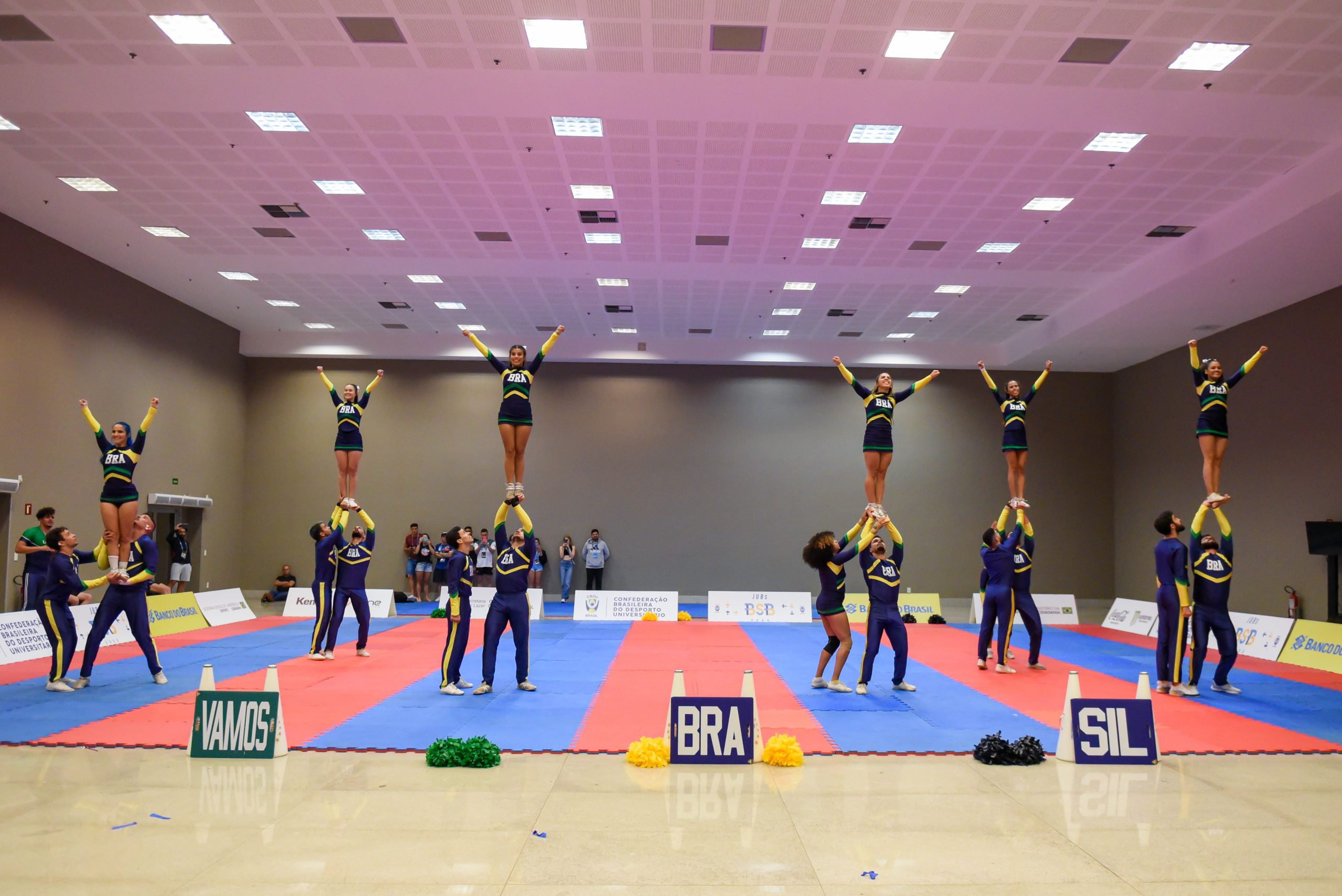Team Brazil encerra em grande estilo o torneio coletivo de cheerleading do JUBs Brasília 2022
