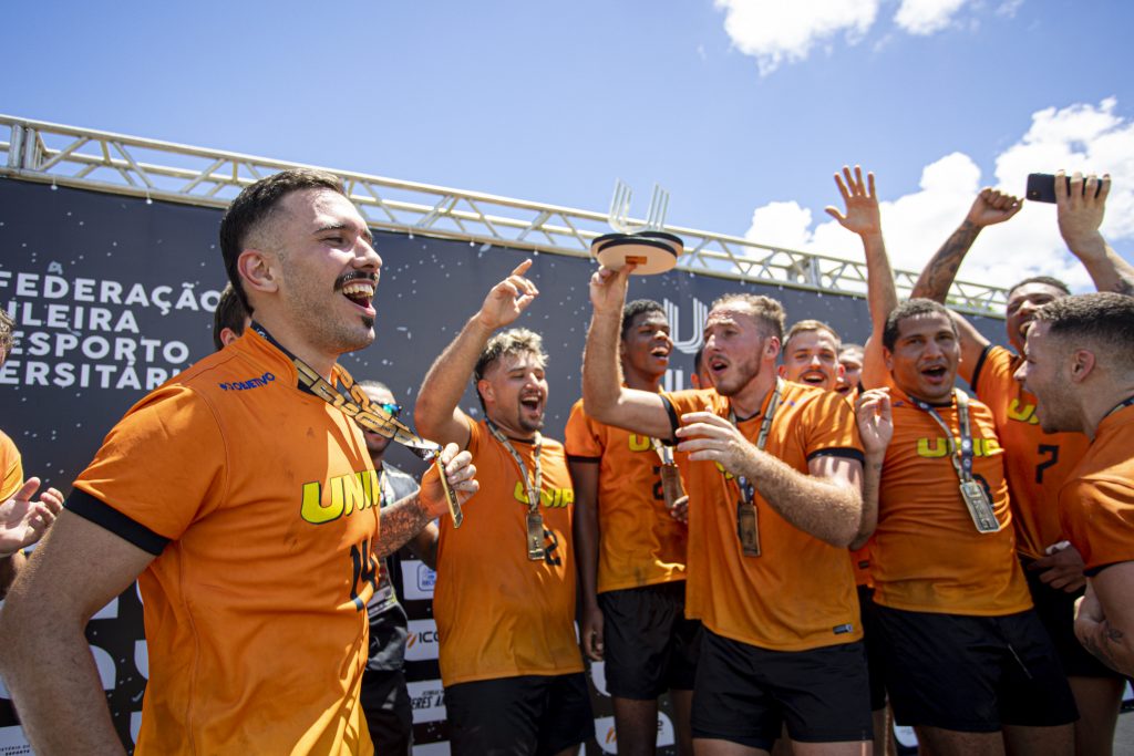 UNIP-SP é bicampeã no rugby 7 masculino; no feminino, troféu é da UNIATENEU-CE