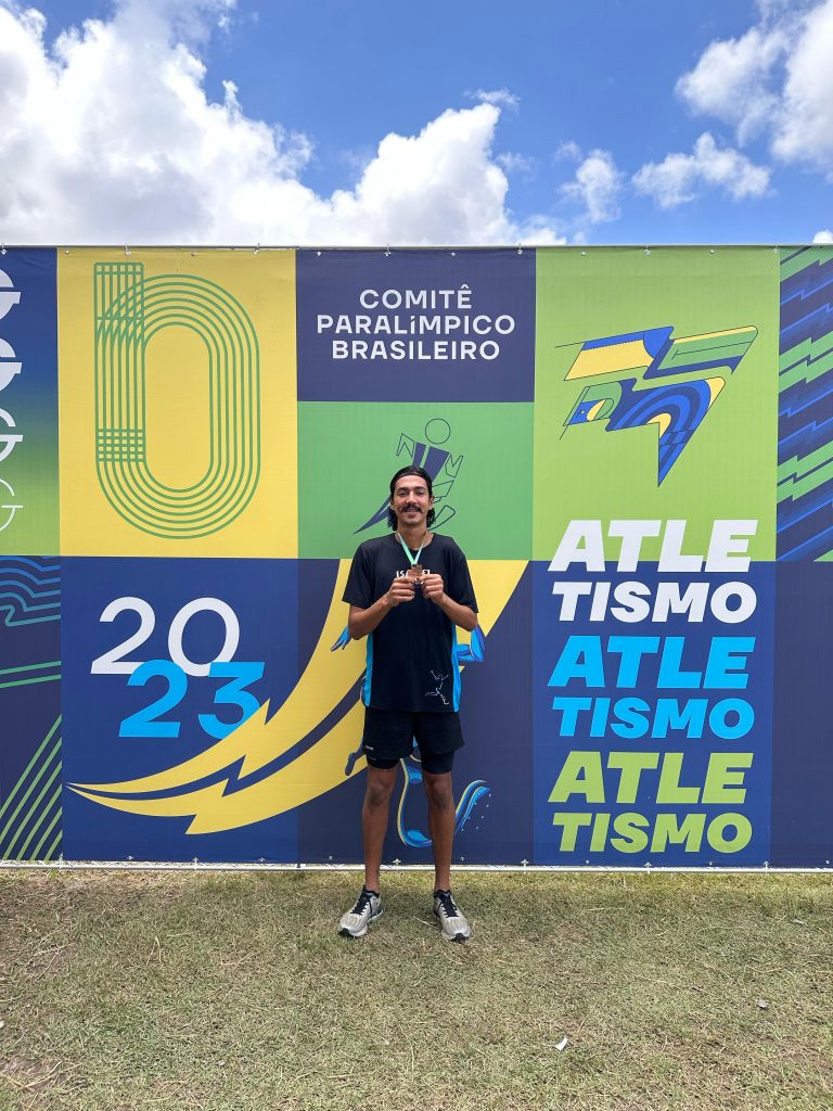 Ademar Ribeiro: o goleiro que é campeão de atletismo nas Paralimpíadas Universitárias